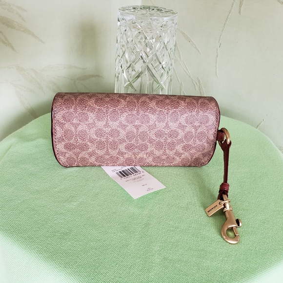 COACH SUNGLASS CASE BAG CHARM SIGNATURE W/TEA ROSE TURNLOCK:NWT 89408 - Picture 6 of 14